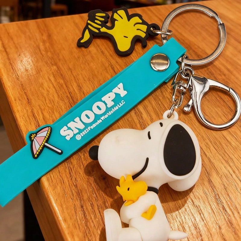 Miniso Snoopy Summer Travel Themed 3D Pendant Walking & Sitting Posture, Cute And Healing Design,Compact And Exquisite Shape,Easy To Hang And Carry, Great For Daily Matching And Collection, Excellent