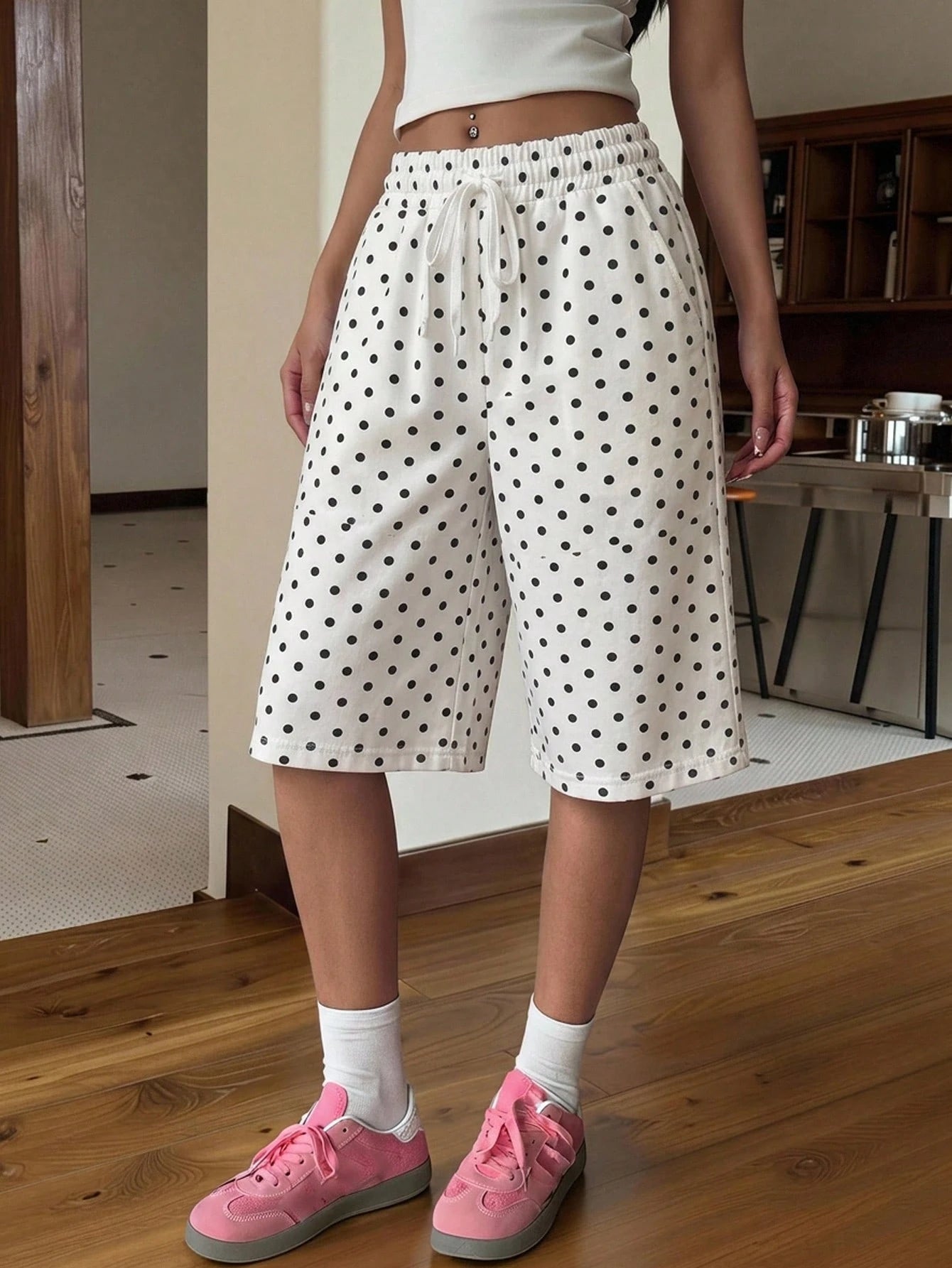 Muchica Women's Casual Low-Waist Shorts, Mid-Thigh Length, Polka Dot, Street Style, Casual, Versatile, Summer, Vintage Polka Dot Shorts, Casual Minimalist College Style Vintage Polka Dot Print, Autumn