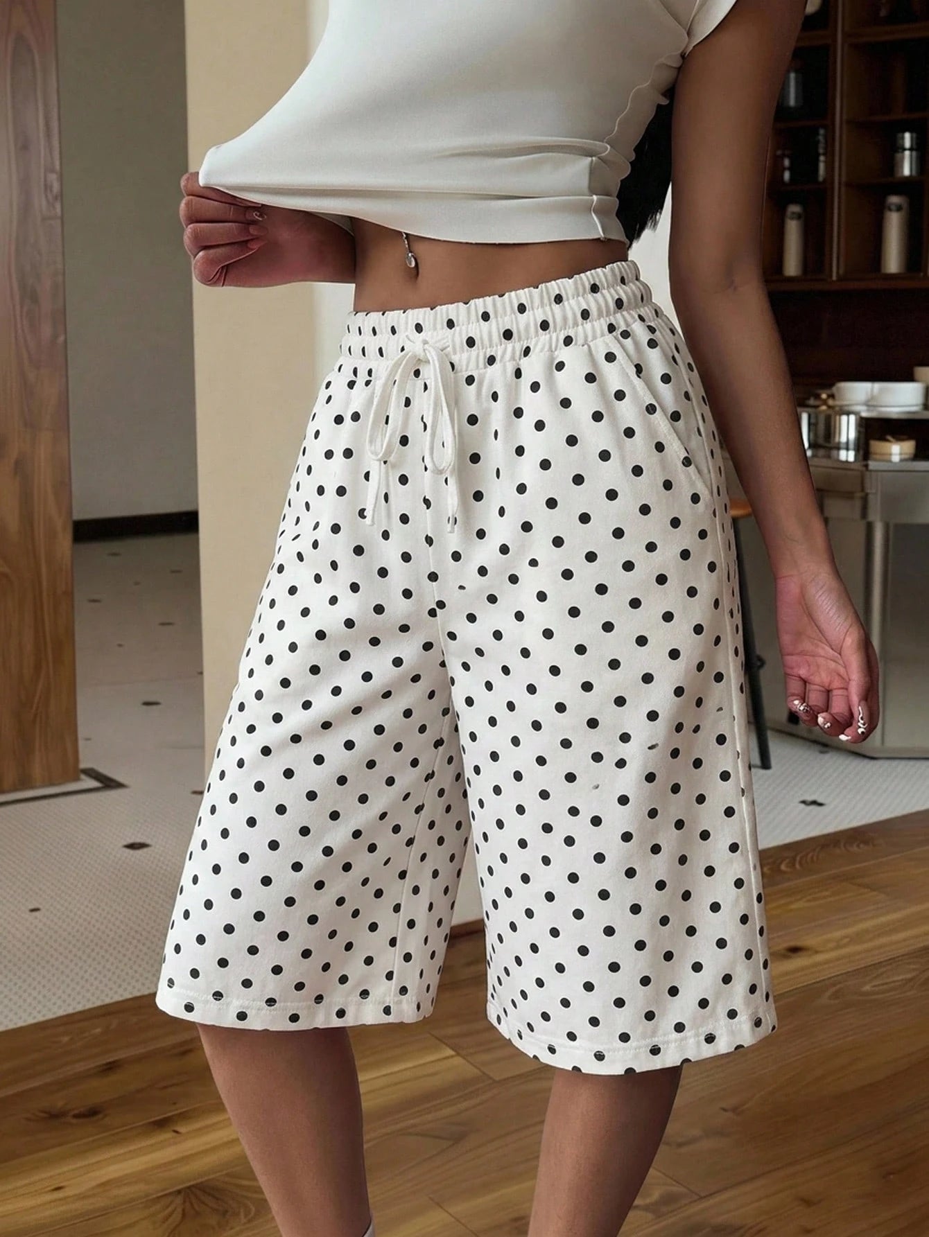 Muchica Women's Casual Low-Waist Shorts, Mid-Thigh Length, Polka Dot, Street Style, Casual, Versatile, Summer, Vintage Polka Dot Shorts, Casual Minimalist College Style Vintage Polka Dot Print, Autumn