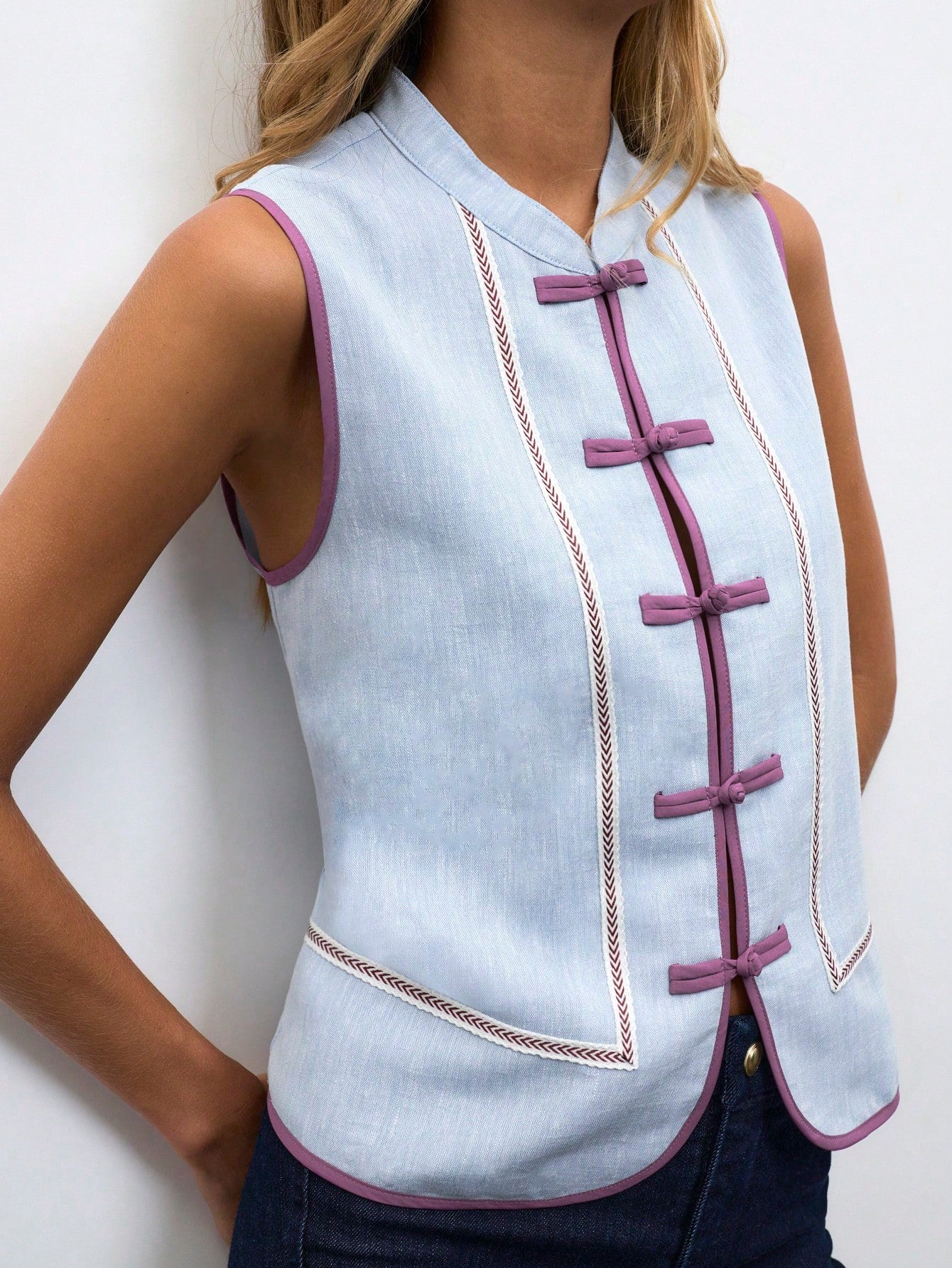 Nöista Chambray Sleeveless Frog Button Top, Perfect For Summer, Fall, Casual And Vacation Looks.