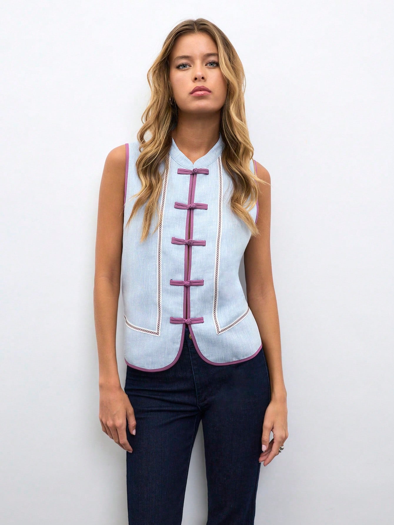Nöista Chambray Sleeveless Frog Button Top, Perfect For Summer, Fall, Casual And Vacation Looks.