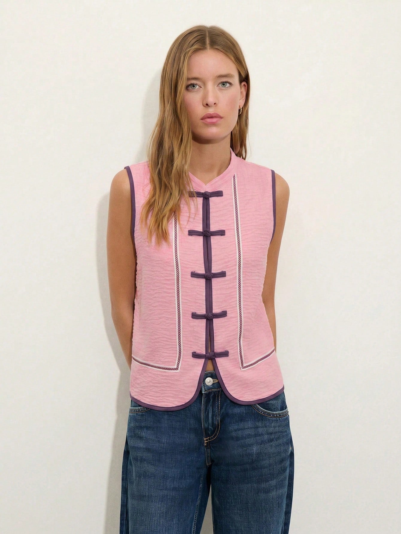 Nöista Chambray Sleeveless Frog Button Top, Perfect For Summer, Fall, Casual And Vacation Looks.