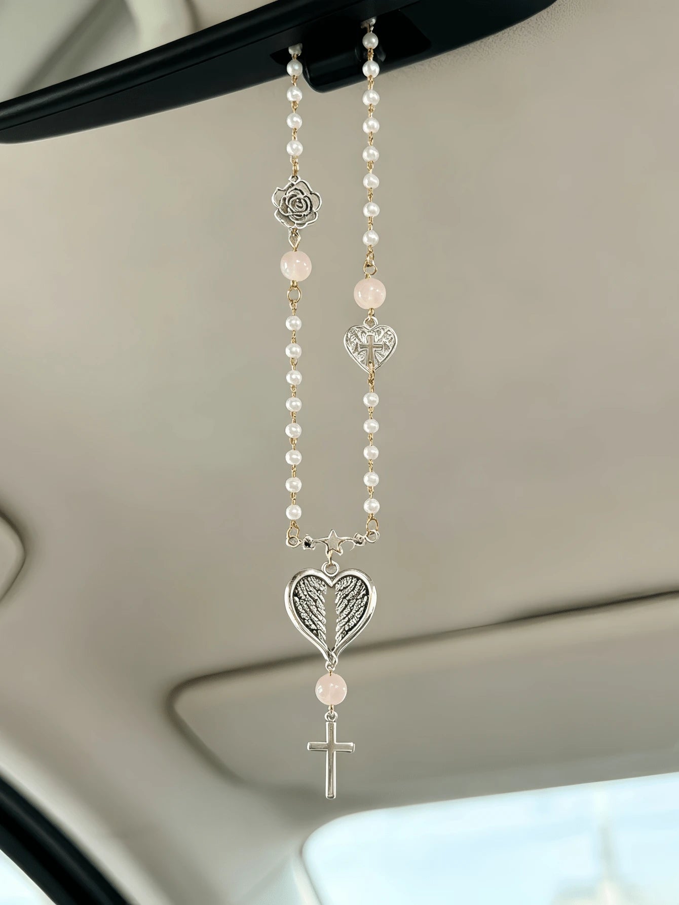 Pearl Beaded Car Rearview Mirror Hanging Ornament, Vintage Rose Wing Heart Pendant Car Interior Decoration, Pink Beads Cute Women's Car Accessory, Car Rearview Mirror Hanging Decoration Gift