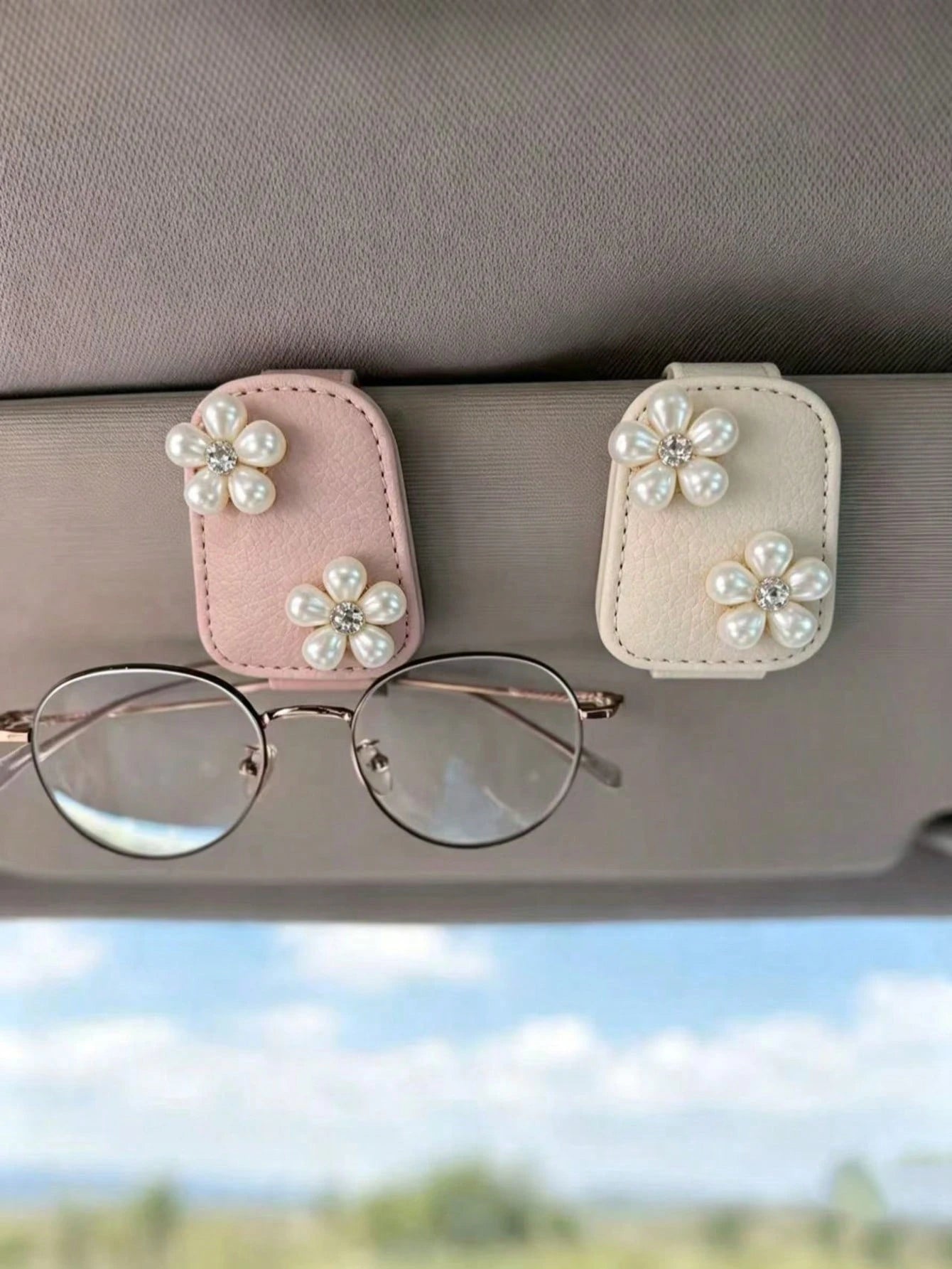 Pearl Rhinestone Flower Leather Car Fashion Glasses Clip, Car Sun Visor Fashion Glasses & Ticket Holder, Double Pearl Small Flower Car Sun Visor Glasses Clip, Lychee Grain Leather Surface Women's Car