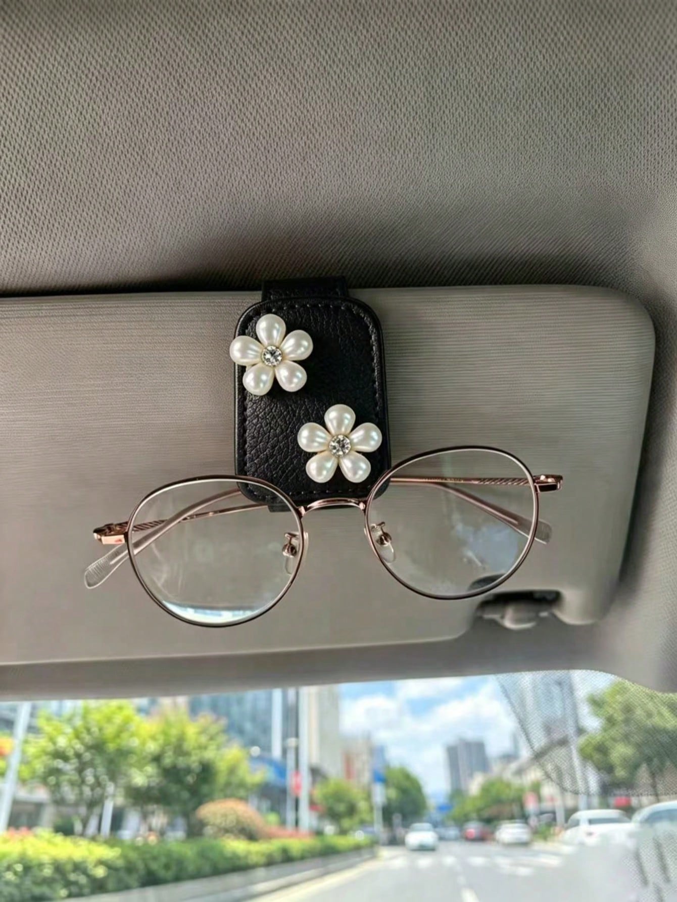 Pearl Rhinestone Flower Leather Car Fashion Glasses Clip, Car Sun Visor Fashion Glasses & Ticket Holder, Double Pearl Small Flower Car Sun Visor Glasses Clip, Lychee Grain Leather Surface Women's Car