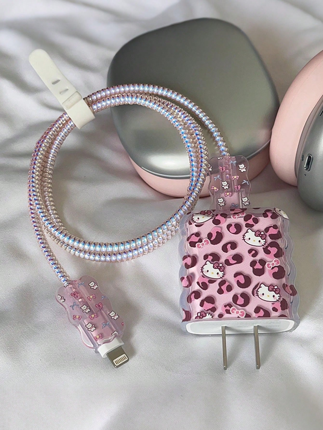 SANRIO 1 Set Cute Leopard Print Hello Kitty Charging Protection Case- Compatible With IPhone 16 Pro/17 Pro, Includes 20W Charging Adapter And Cable (Charger Not Included)