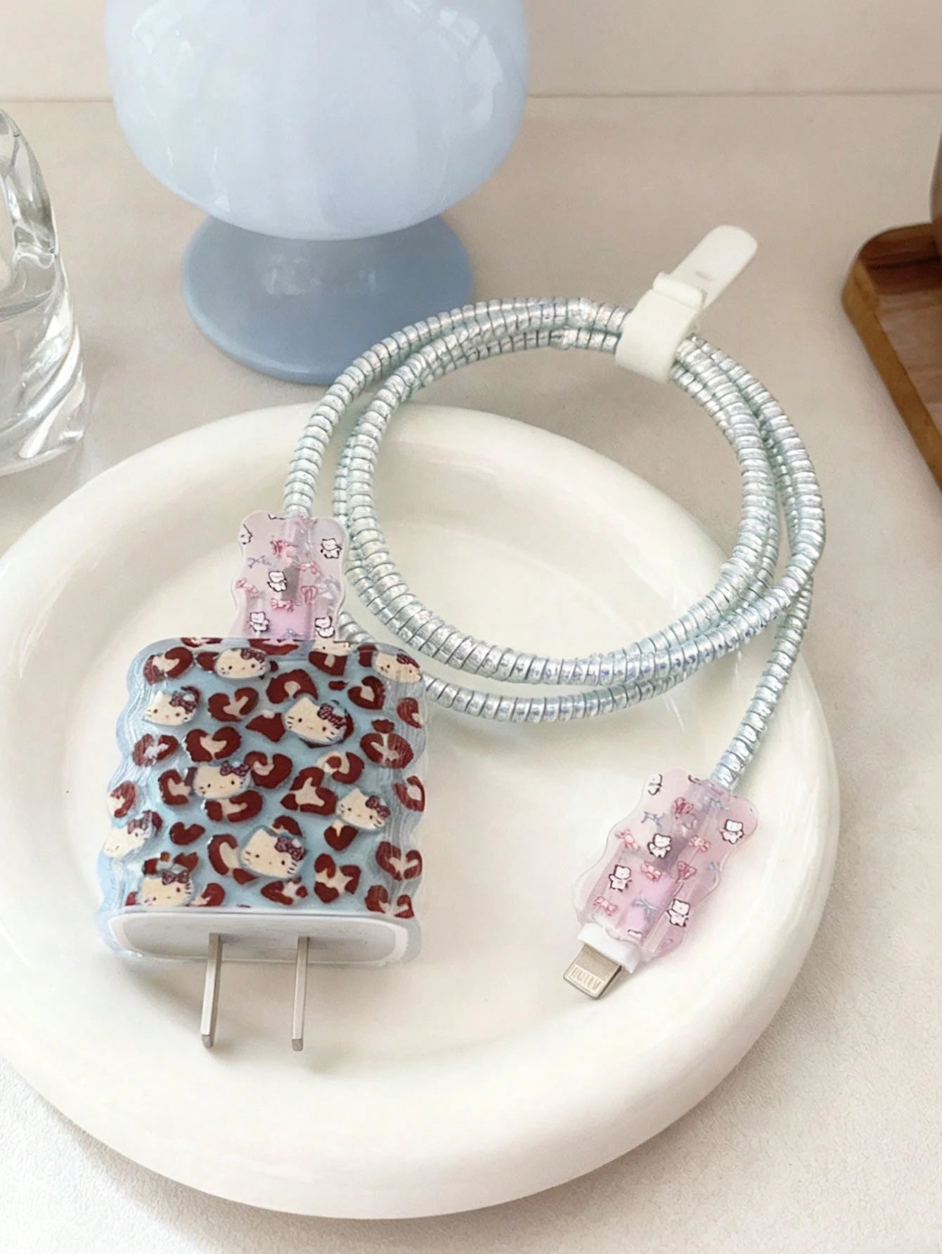 SANRIO 1 Set Cute Leopard Print Hello Kitty Charging Protection Case- Compatible With IPhone 16 Pro/17 Pro, Includes 20W Charging Adapter And Cable (Charger Not Included)