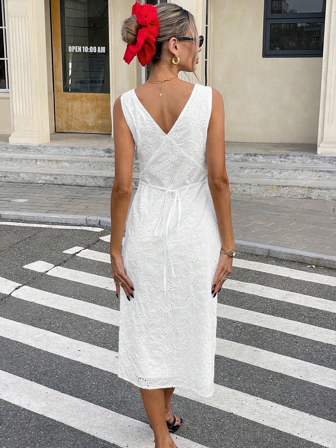 Serisse French Resort Slim Waist V-Neck Sleeveless Hollow Embroidery Dress Wedding Ladies Summer Elegant Spring New Year Party White Vacation Casual Holiday
