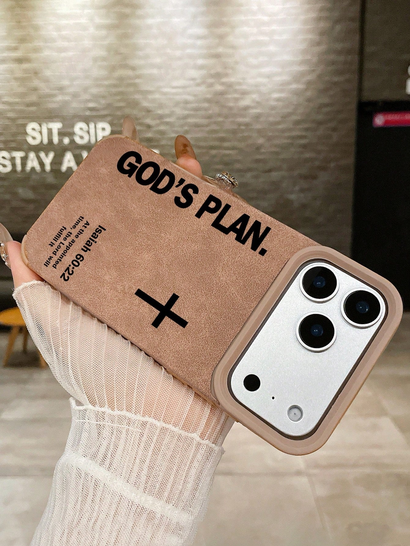 Shockproof Brown Suede Slogan Christian Faith Aesthetic Phone Case With "God's Plan" And Cross Bible Verse Compatible With IPhone 17 Pro, 13, 15, 16, 14, 17 Pro Max Easter Gift