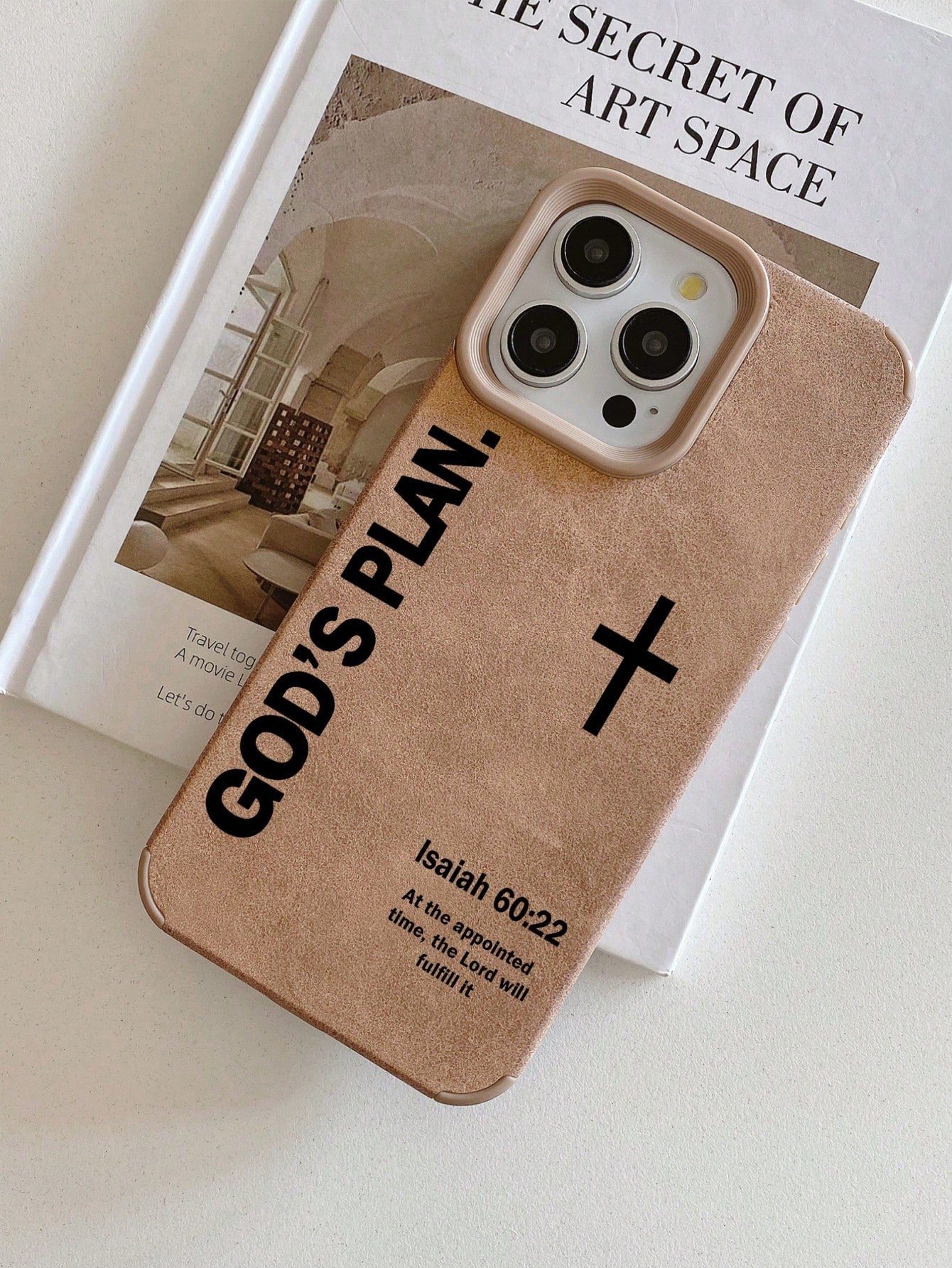Shockproof Brown Suede Slogan Christian Faith Aesthetic Phone Case With "God's Plan" And Cross Bible Verse Compatible With IPhone 17 Pro, 13, 15, 16, 14, 17 Pro Max Easter Gift