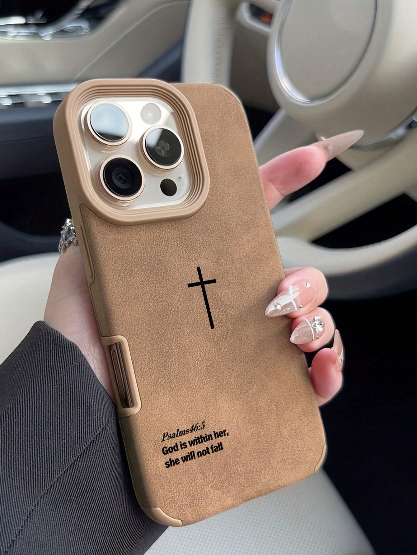 Shockproof Brown Suede Slogan Christian Faith Aesthetic Phone Case With "God's Plan" And Cross Bible Verse Compatible With IPhone 17 Pro, 13, 15, 16, 14, 17 Pro Max Easter Gift