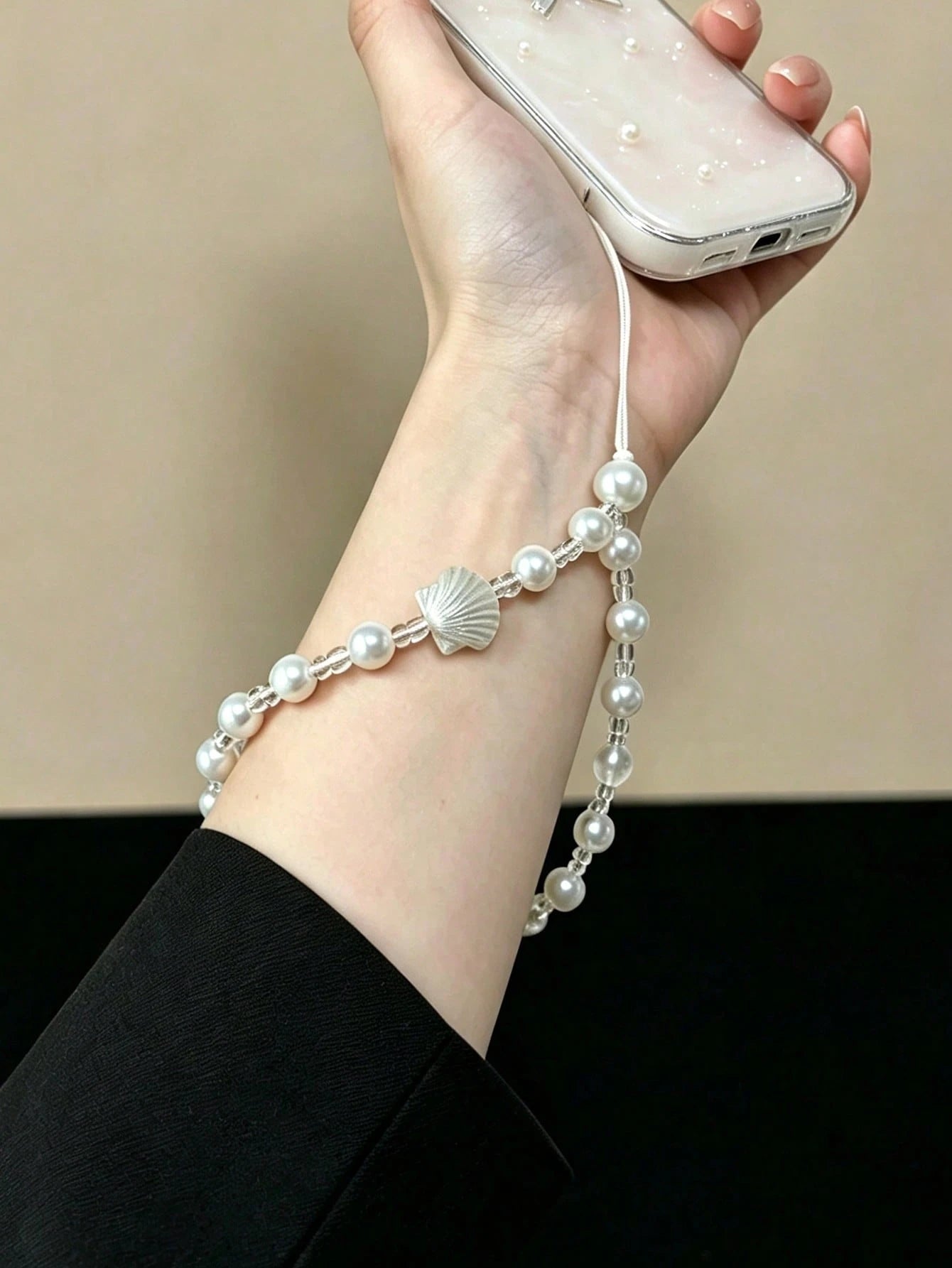 Silver Embossed Shell Gradient Pearl Thin Cord Phone Lanyard, Metal-Free Direct-Through Ocean Style Pearl Short Wrist Strap, Summer Beach Vacation Gentle Girl Anti-Loss Phone Wrist Strap, Minimalist F