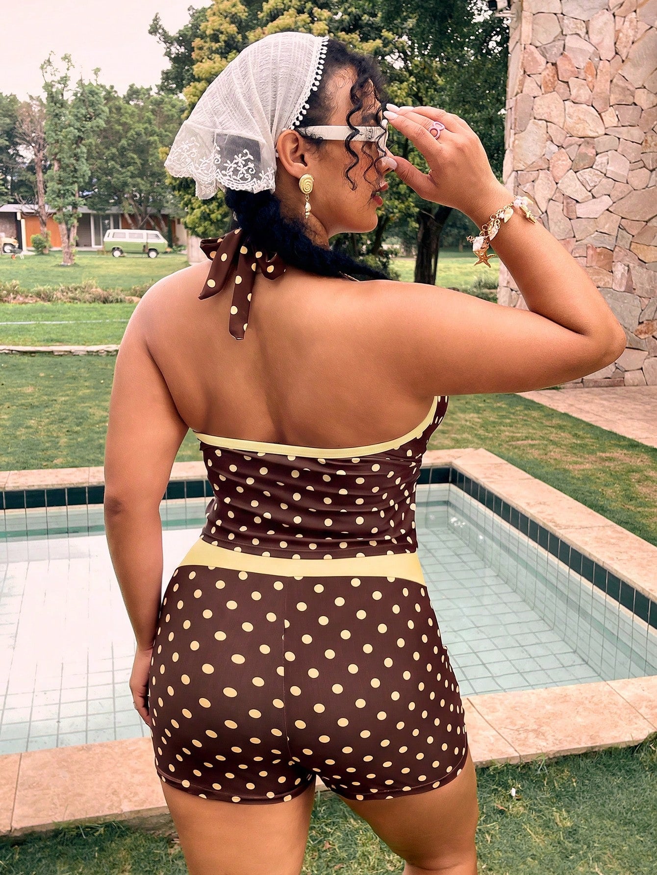 Slaydiva Plus Size Polka Dot Print Colorblock Halter Tie Tank Top And Shorts Set