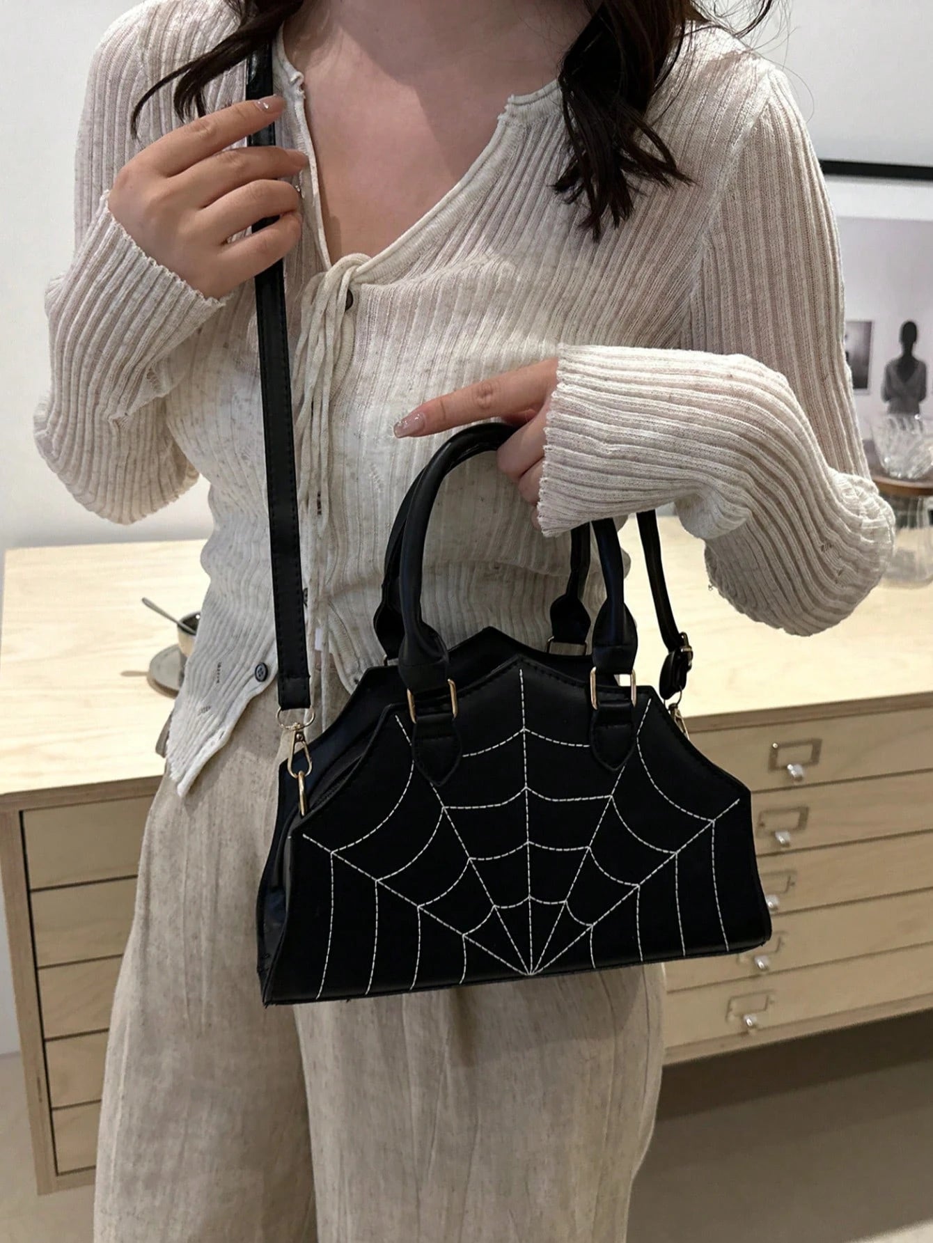 Spider Web Shaped Fashion Hand Bag, Tote Bag, Shoulder Bag For Halloween, Halloween Purse, Perfect For Fancy Party Halloween Fashion & Gothic Fashion, Best Halloween Gifts For Women, Perfectly Matchin
