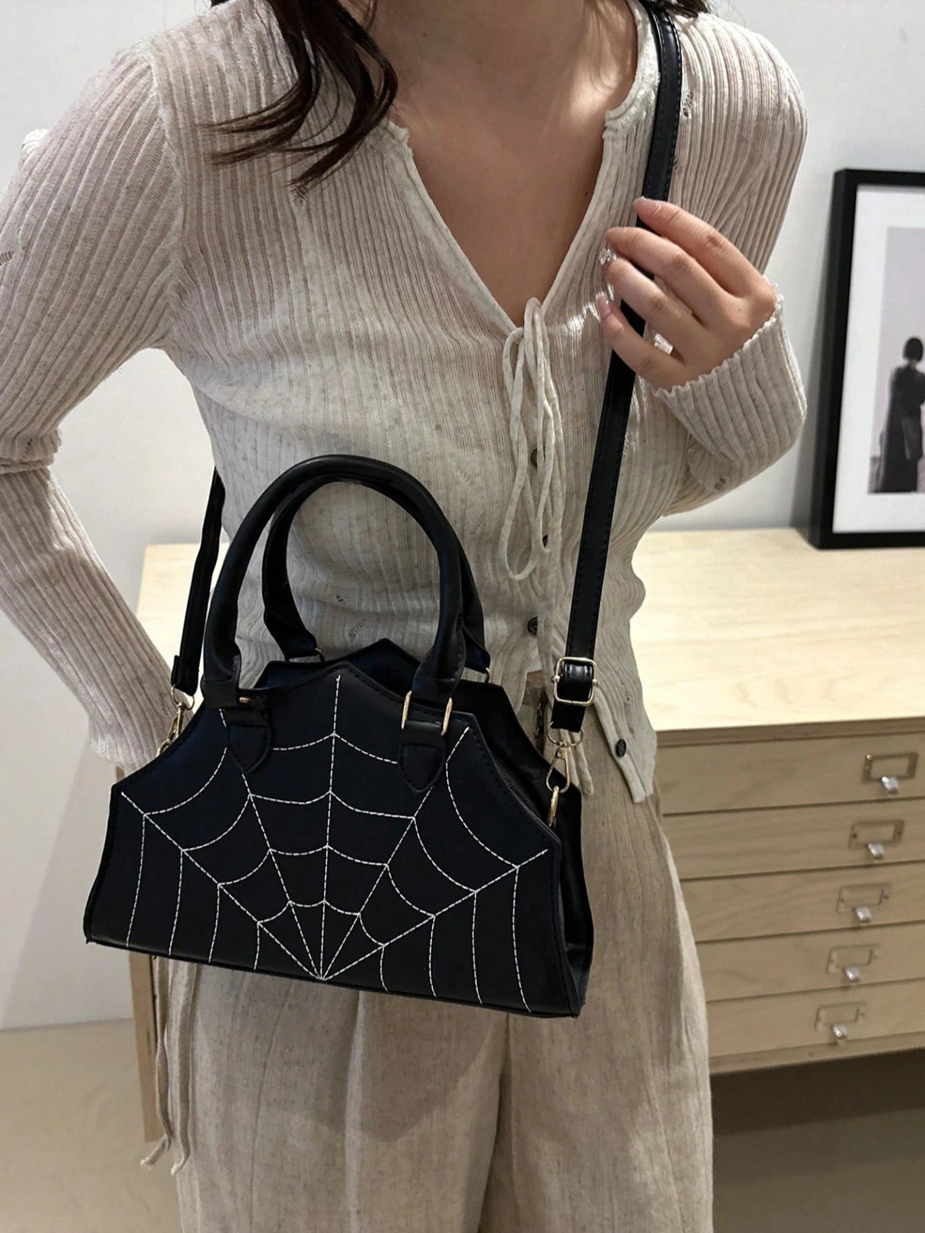 Spider Web Shaped Fashion Hand Bag, Tote Bag, Shoulder Bag For Halloween, Halloween Purse, Perfect For Fancy Party Halloween Fashion & Gothic Fashion, Best Halloween Gifts For Women, Perfectly Matchin