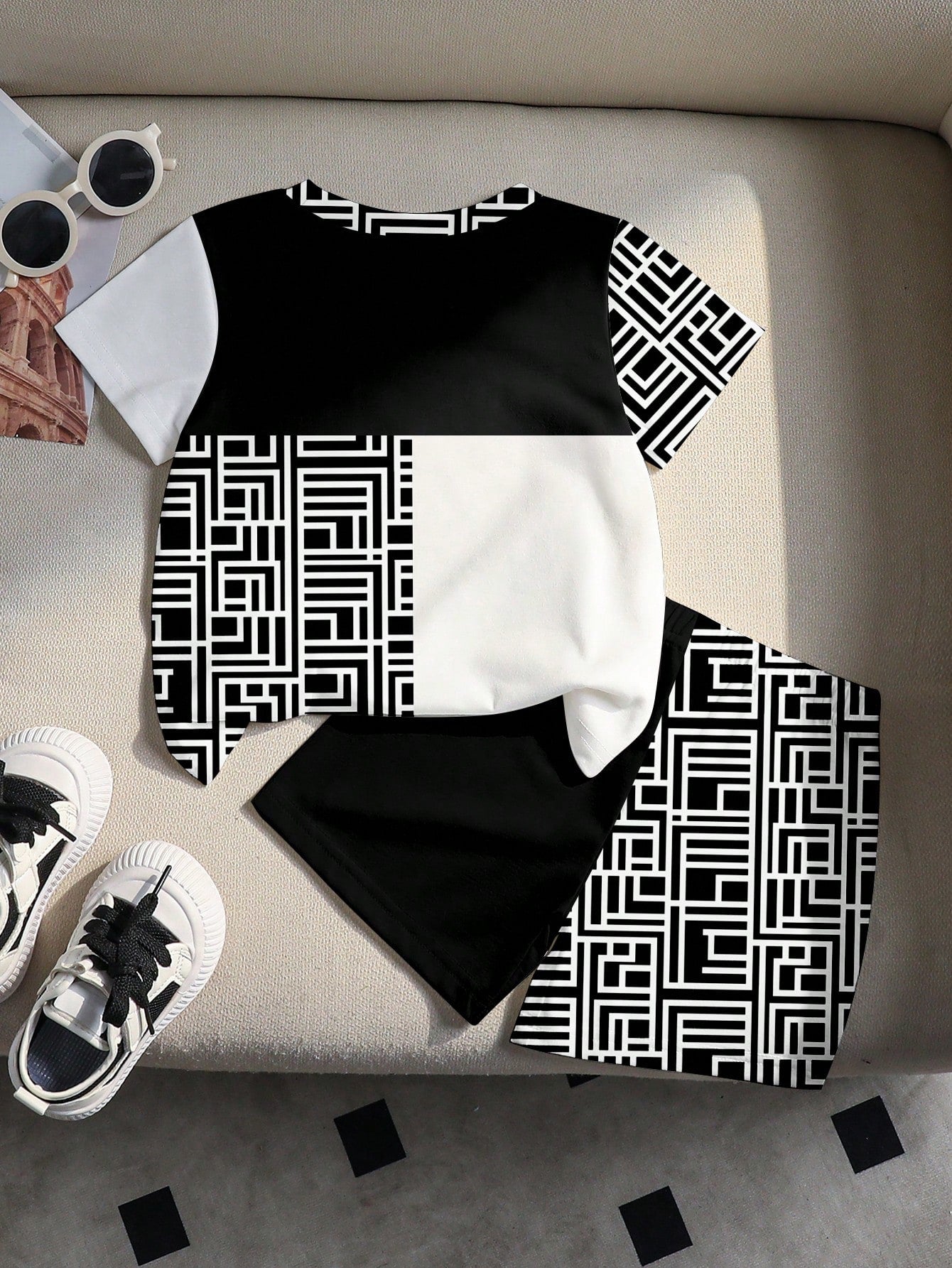 Summer Baby Boy Creative Fresh Football Player Silhouette Ink Splatter Pattern Print Casual Sports Style Basic Short T-Shirt And Shorts Set, Comfortable Daily Wear Outfit, Sets