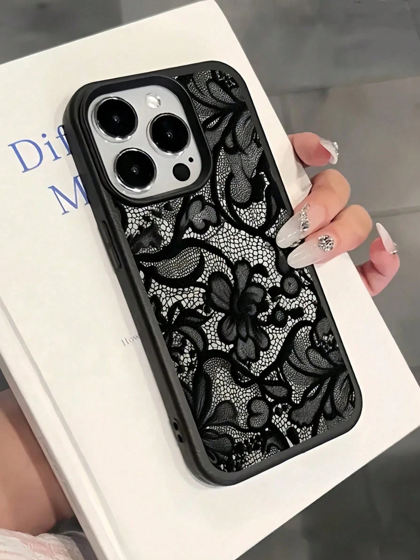 TPU Black Lace Shockproof TPU Lace 1pc Lace TPU Shockproof Flower Painted Matte Litchi Texture Full Coverage Phone Protective Case Compatible With 11 12 13 14 15 16 17 Pro Max Spring Gift Birthday Ann