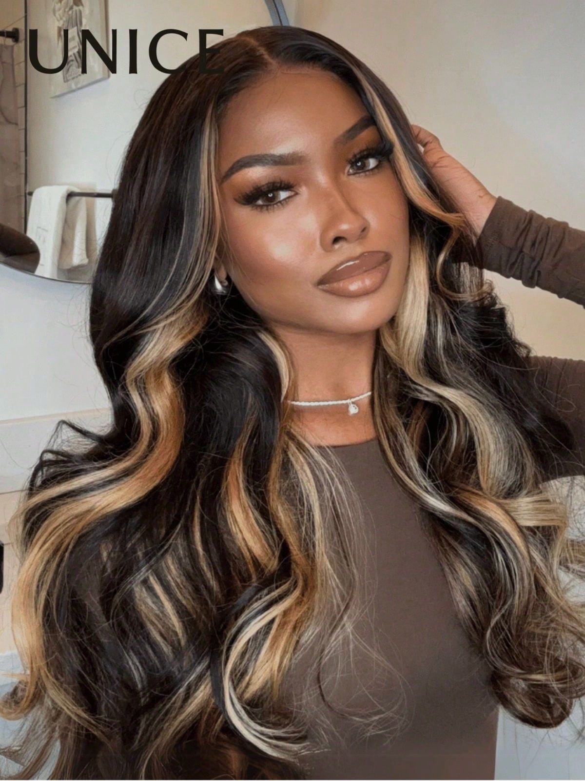 UNice 7x5 Bye Bye Knots Glueless Wig Drawstring Fit For All Sizes Pre Cut Lace Front Wigs Butterscotch Highlights Brown Loose Wave Wig With Free Face Framing Bangs 100% Human Hair Put On And Go Wig Pr