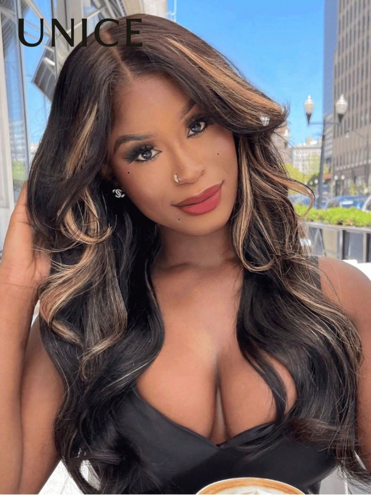 UNice 7x5 Bye Bye Knots Glueless Wig Drawstring Fit For All Sizes Pre Cut Lace Front Wigs Butterscotch Highlights Brown Loose Wave Wig With Free Face Framing Bangs 100% Human Hair Put On And Go Wig Pr