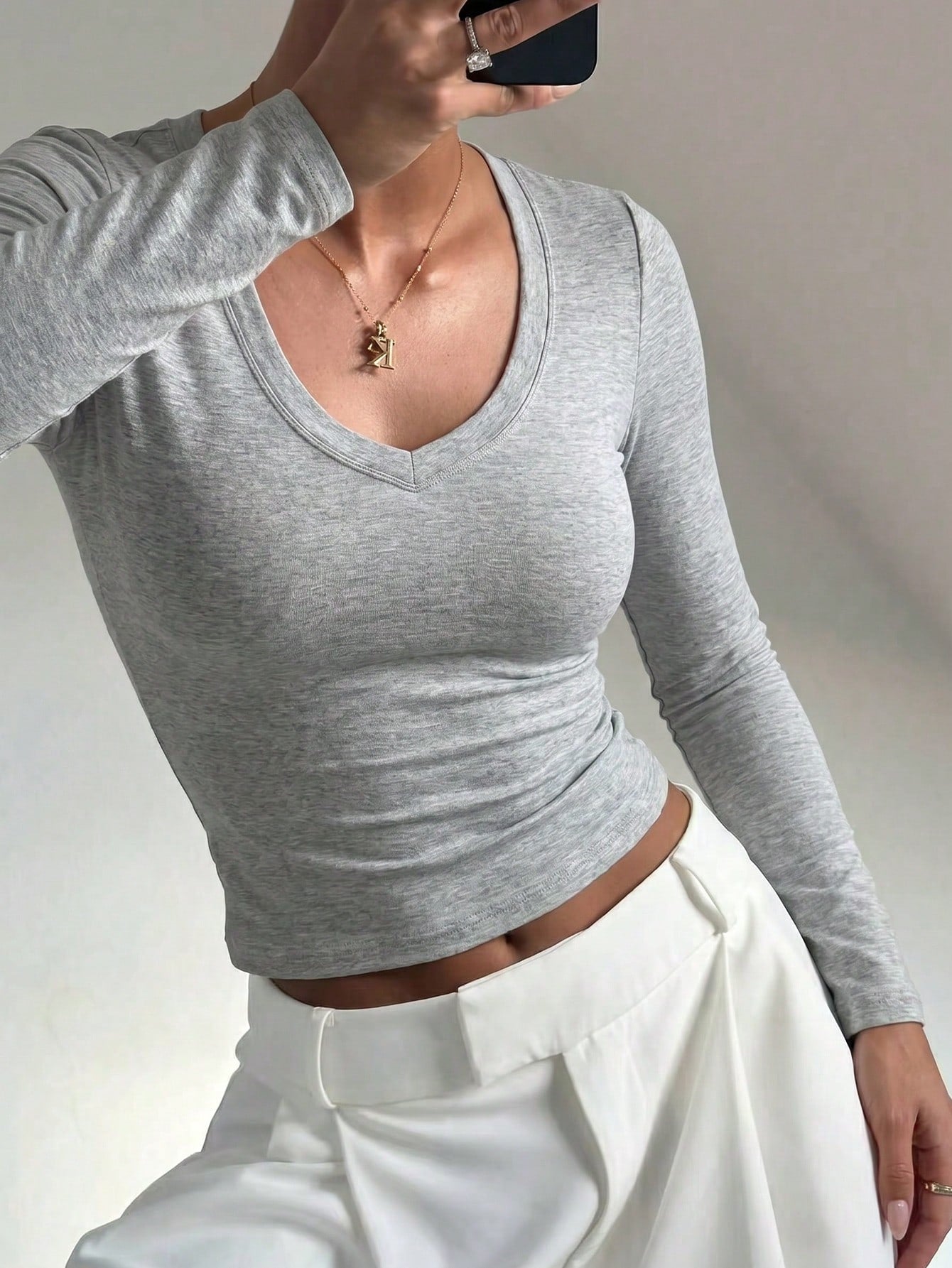 Vaiaye Women's Fitted V-Neck Sexy Long Sleeve Y2K Knit Top, Spring/Summer Solid Color V-Neck T-Shirt, Suitable For Valentine's Day Wear Casual