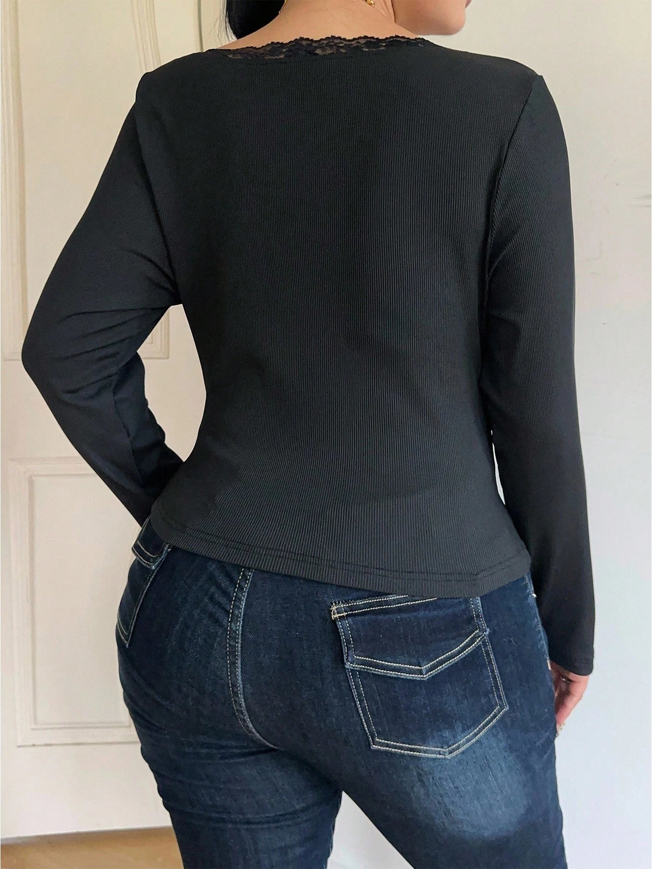 Vibekara Plus Size Casual Solid Color Lace Trim Cropped T-Shirt, Black Long Sleeve Top Tee Fall