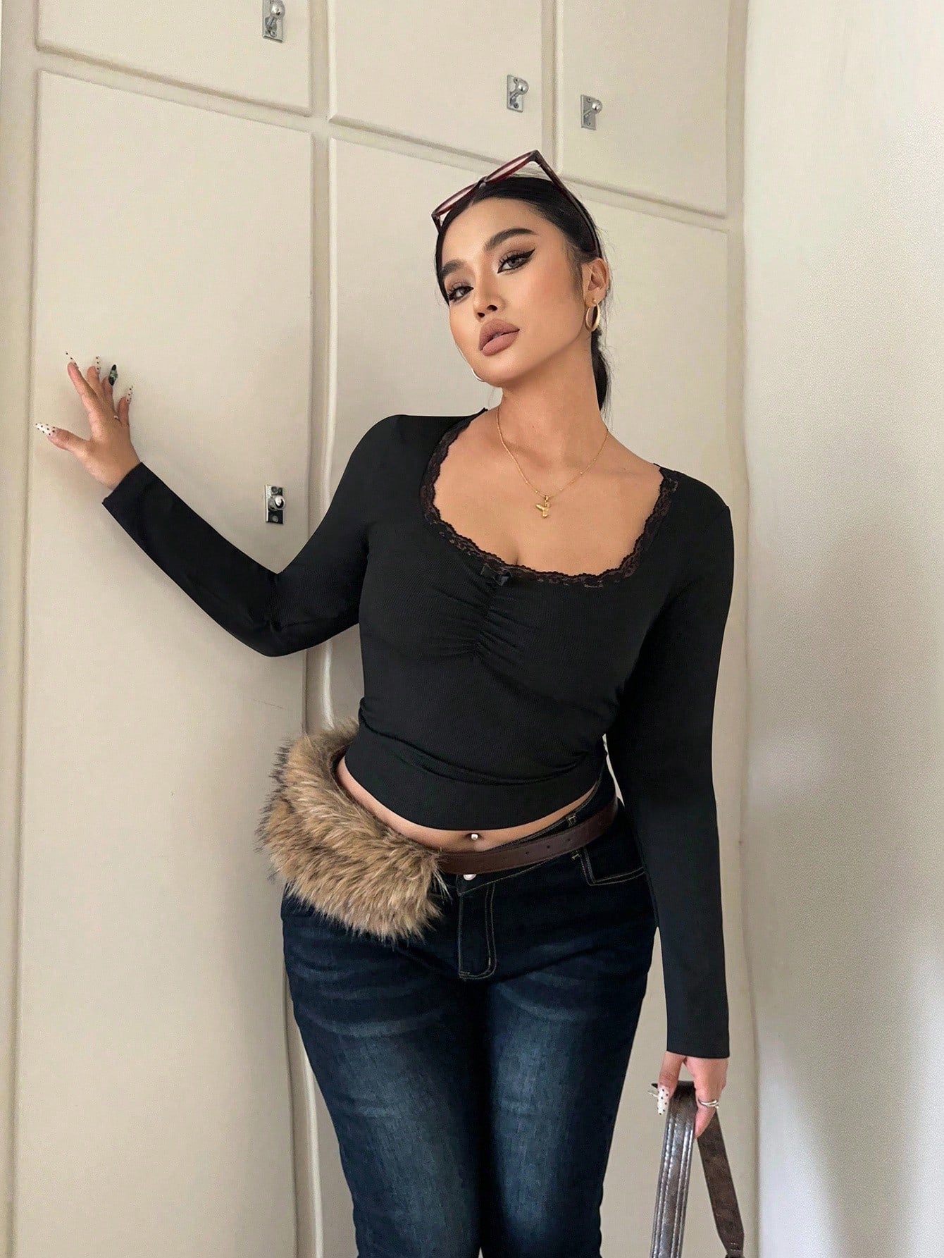Vibekara Plus Size Casual Solid Color Lace Trim Cropped T-Shirt, Black Long Sleeve Top Tee Fall