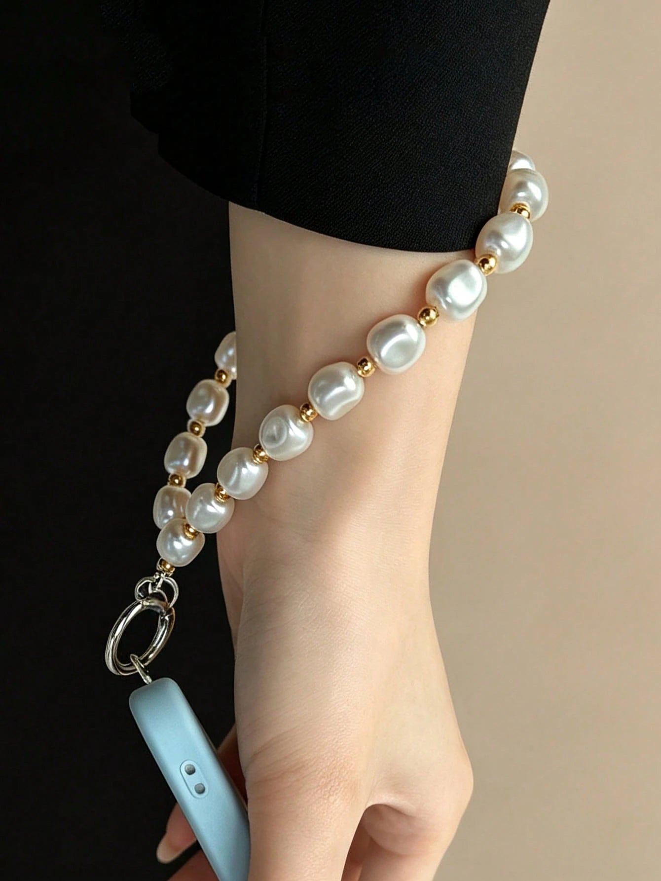 Vintage Baroque Irregular Pearl Phone Wrist Strap, Luxury Gold Spacer Bead Hand Chain, Versatile Cellphone Lanyard