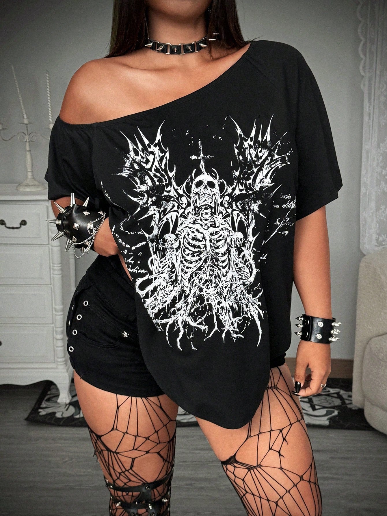 Whyspr Grunge Punk Skull Designed Print Pattern, Asymmetrical V-Neck T-Shirt