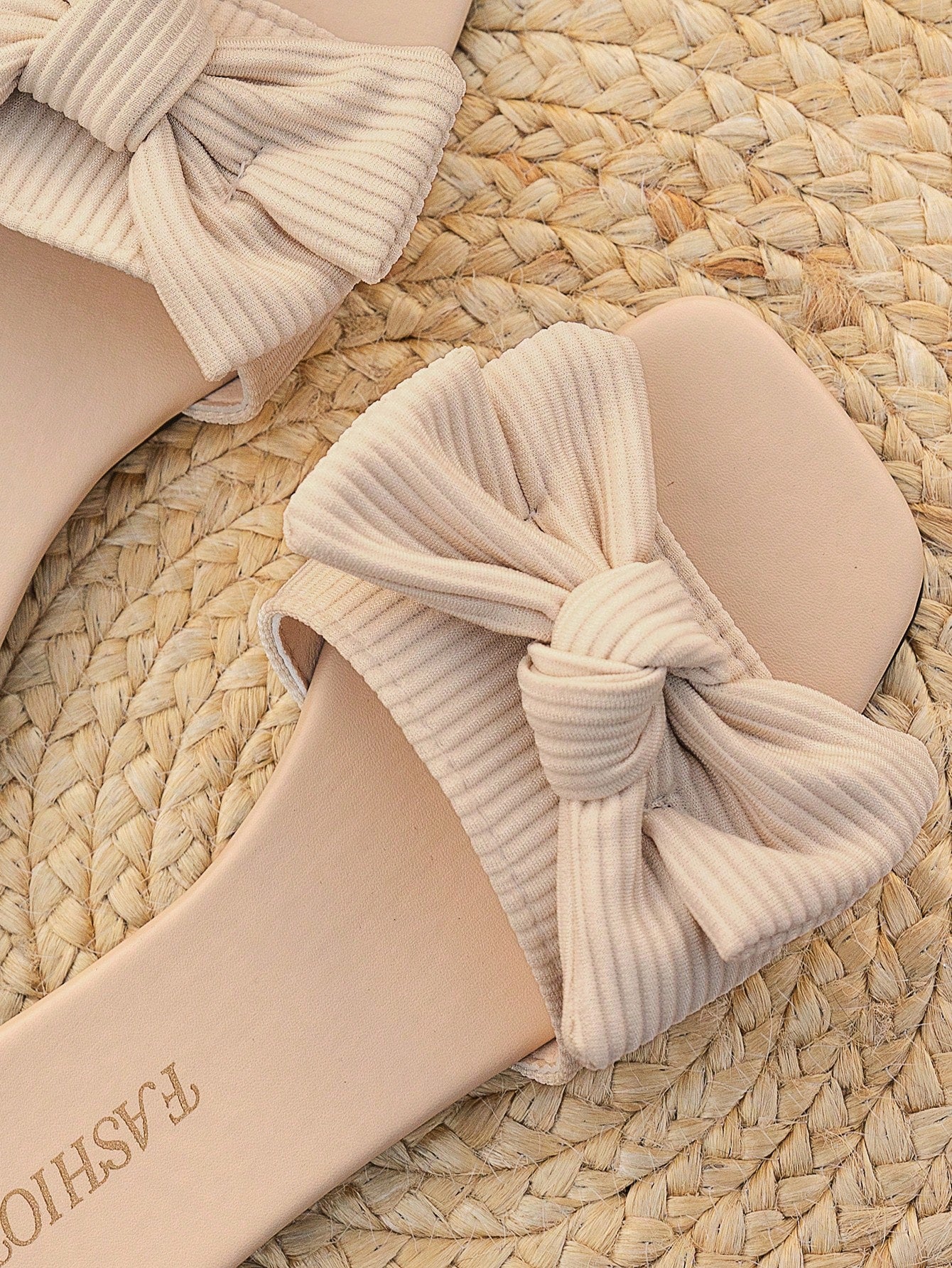 Women's Beige Butterfly Decorated Flat Slide Sandals, Square Toe, Fashionable & Minimalistic, Suitable For Home, Outing & Party, Cute Beach Slippers Valentines