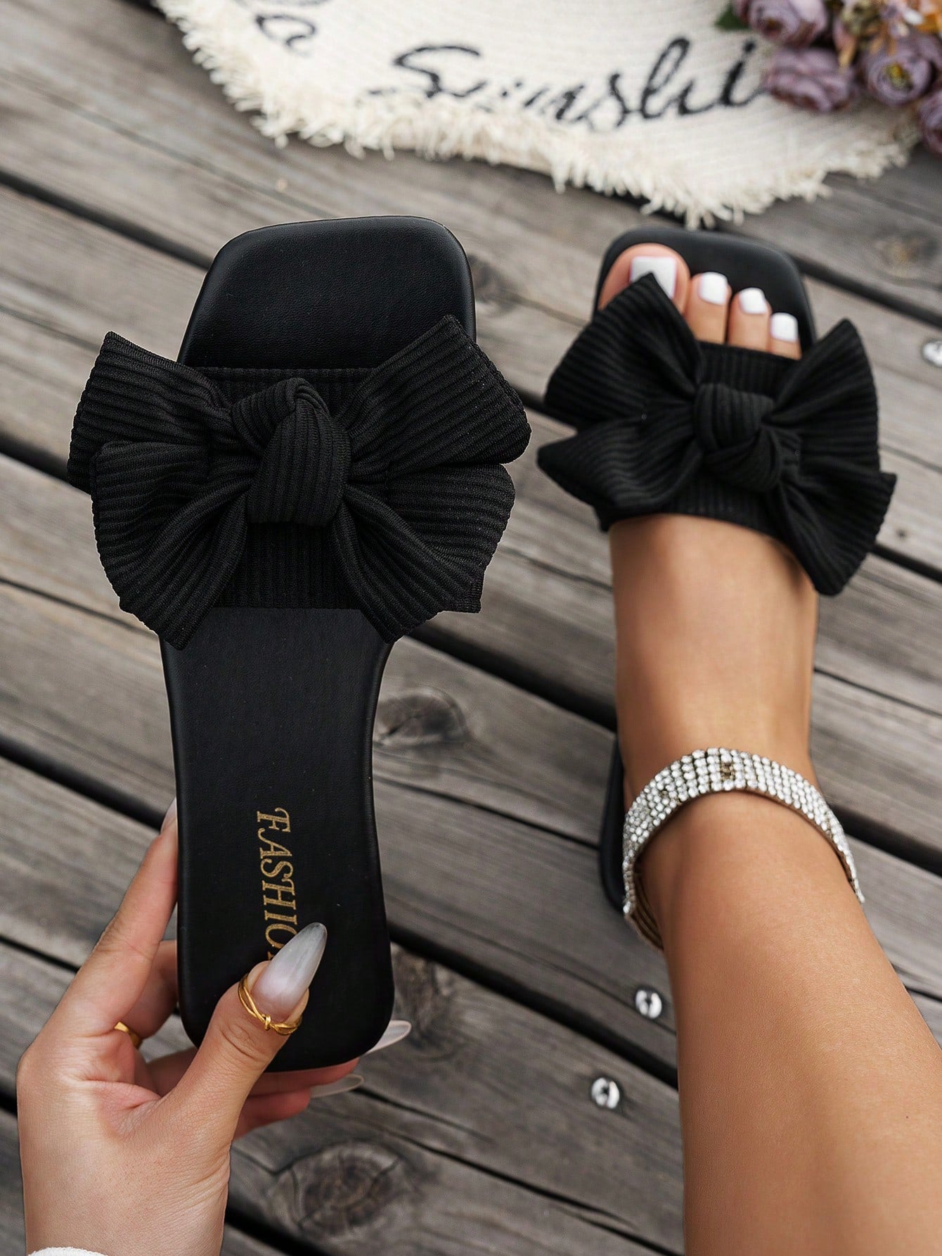 Women's Beige Butterfly Decorated Flat Slide Sandals, Square Toe, Fashionable & Minimalistic, Suitable For Home, Outing & Party, Cute Beach Slippers Valentines