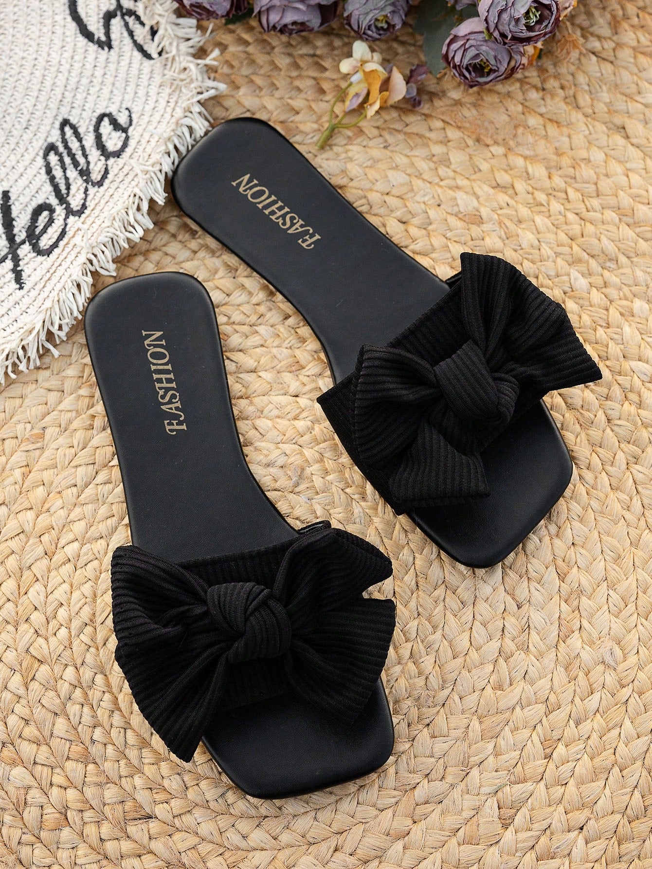 Women's Beige Butterfly Decorated Flat Slide Sandals, Square Toe, Fashionable & Minimalistic, Suitable For Home, Outing & Party, Cute Beach Slippers Valentines