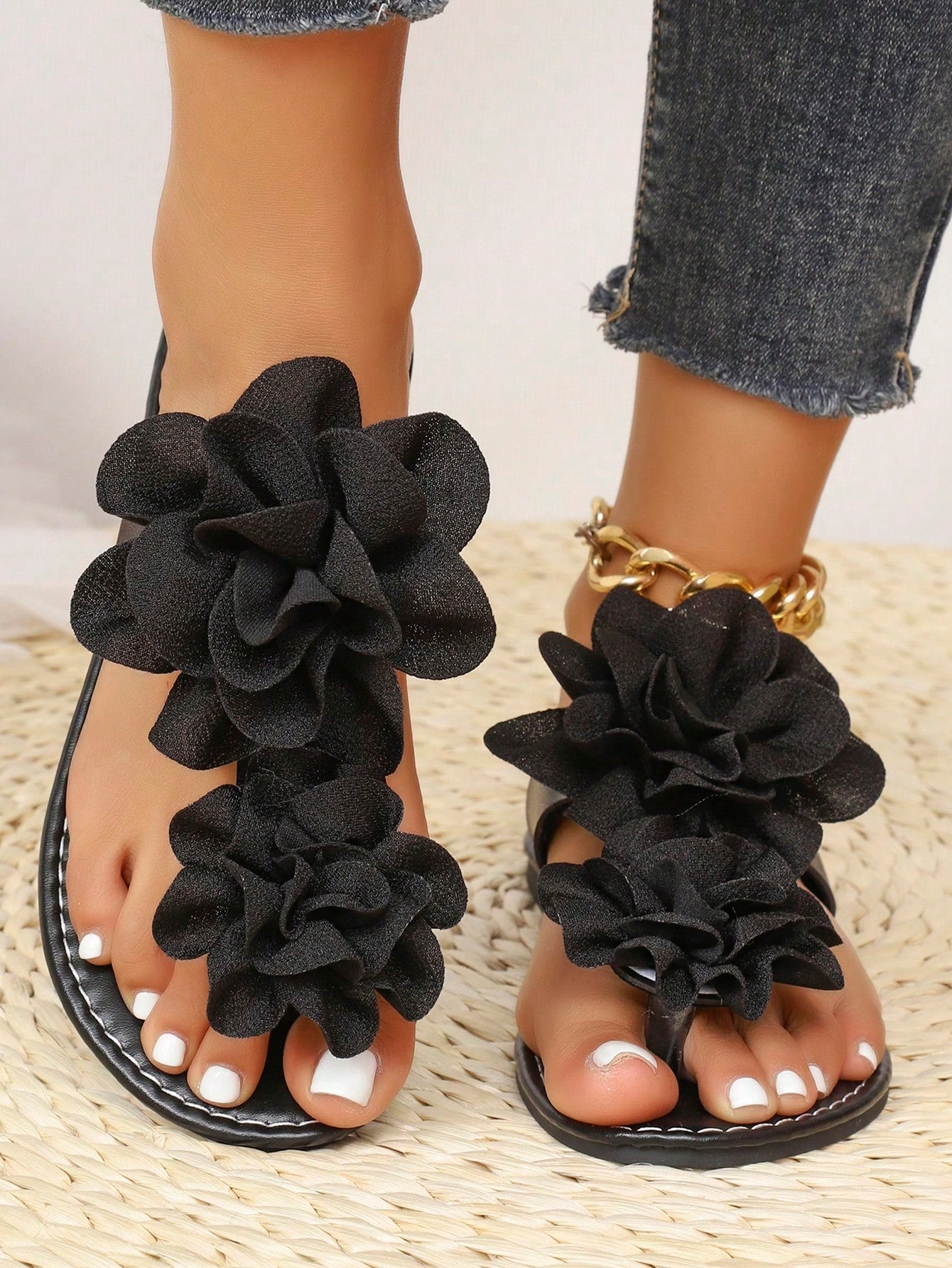 Women's Black 3D Flower Decor Thong Sandals, Summer Casual Vacation Beach Shoes, Narrow Fit, Wide Feet/High Instep Recommend Size Up