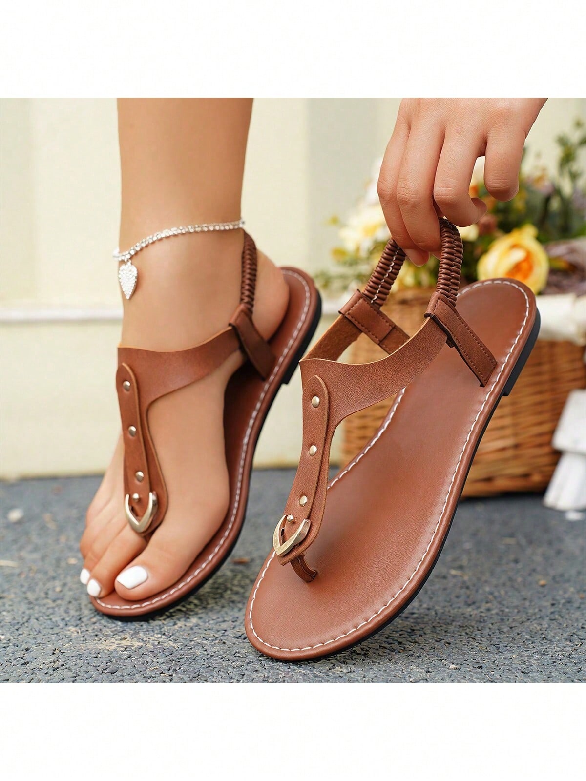 Women's Rivet Elastic Slip-On Round Toe Flat Sandals, Hollow-Out, Open Toe, Comfortable, Non-Slip Flat Outdoor Sandals
